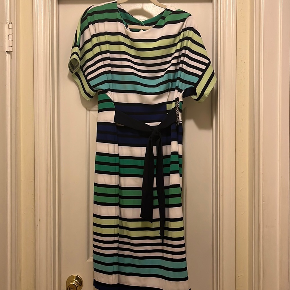 Short Sleeve Keyhole back Dress